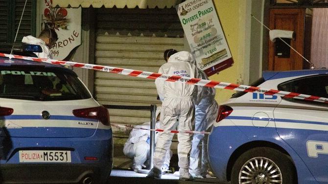 Novoli, apre la porta all'assassino: trovato in una pozza di sangue. Fermato il figlio della compagna
