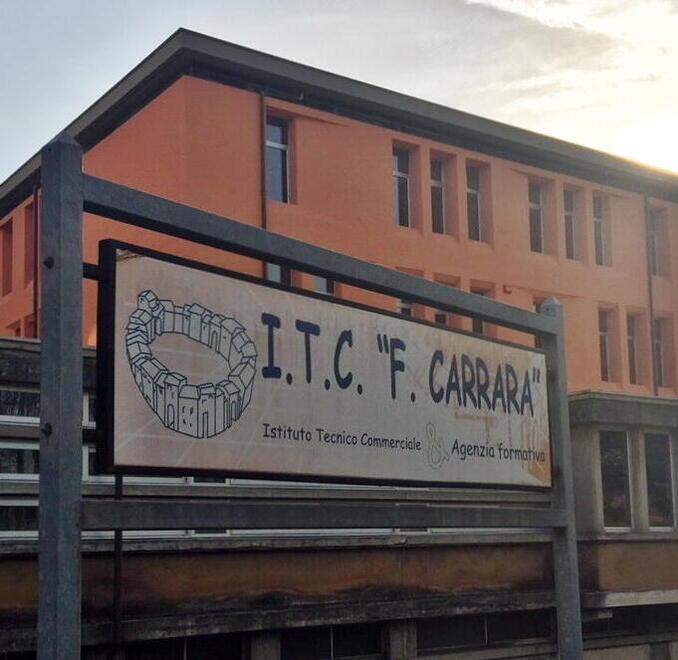 Davide e Alessio, un esame da 100 e lode all’Itc Carrara – tutti i nomi dei maturati