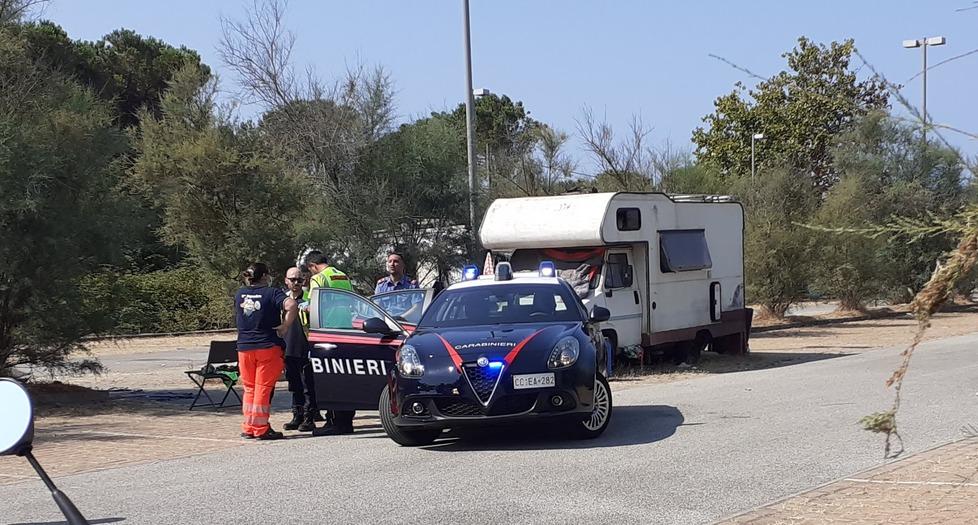 Viareggio, rissa con catene e bottiglie lungo la strada per il mare. La rabbia dei residenti: «Basta»
