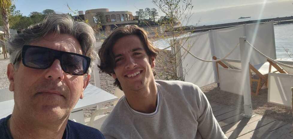 Il capolavoro di Lorenzo alla racchetta: un selfie, la chiamata e le lacrime di gioia