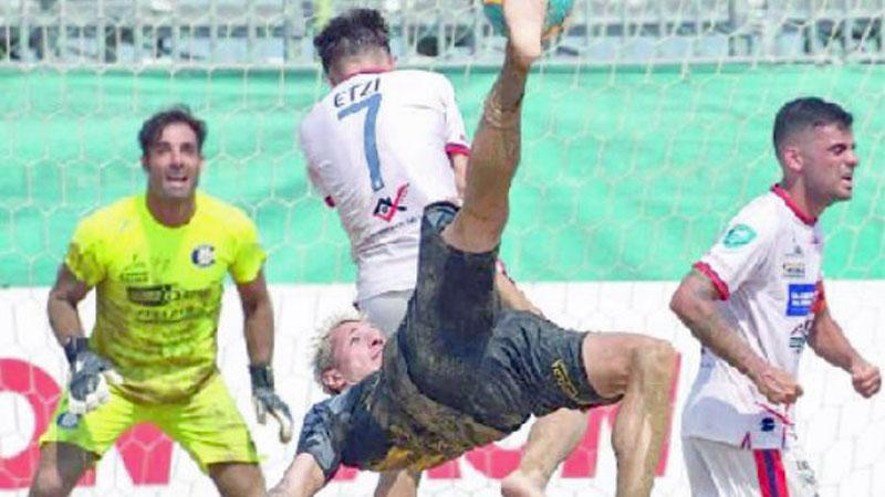 Senza una casa ma con tanti trofei. È la favola del Pisa Beach Soccer
