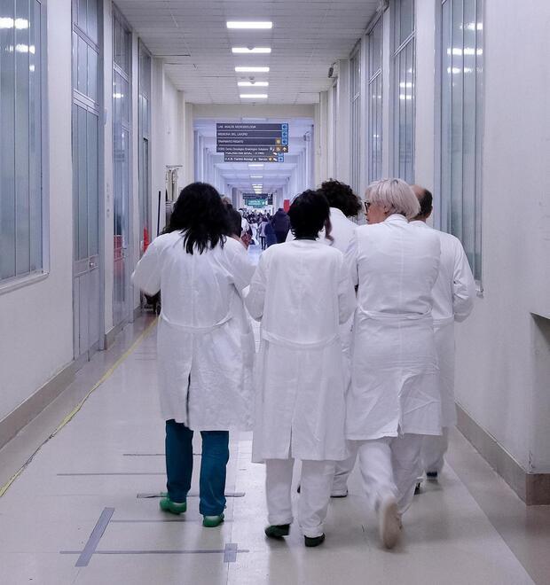 «Nieddu, dove sono i 983 medici assunti? Se ci sono li paghi, altrimenti è aria fritta»