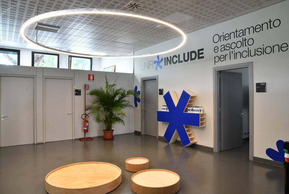 Divanetti rotondi e luci calde le sale inclusive per studenti fragili