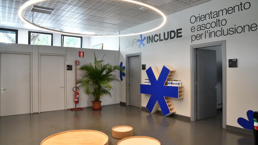 Divanetti rotondi e luci calde le sale inclusive per studenti fragili