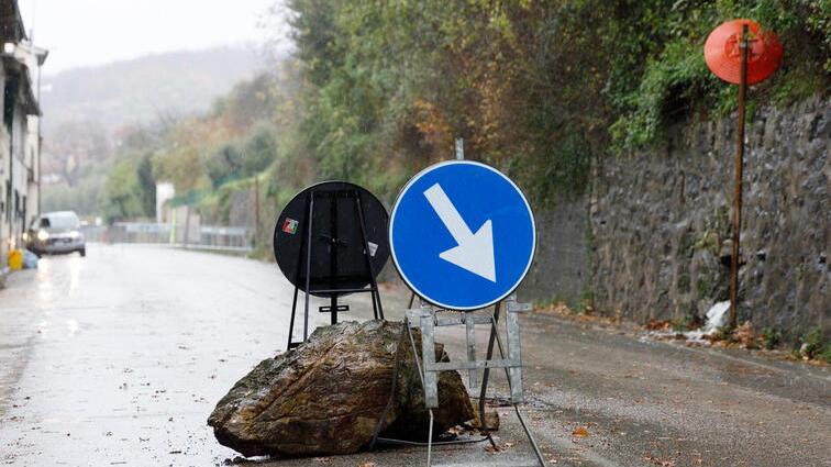 Frana in via Modenese. Comune e proprietari ai ferri corti sui lavori