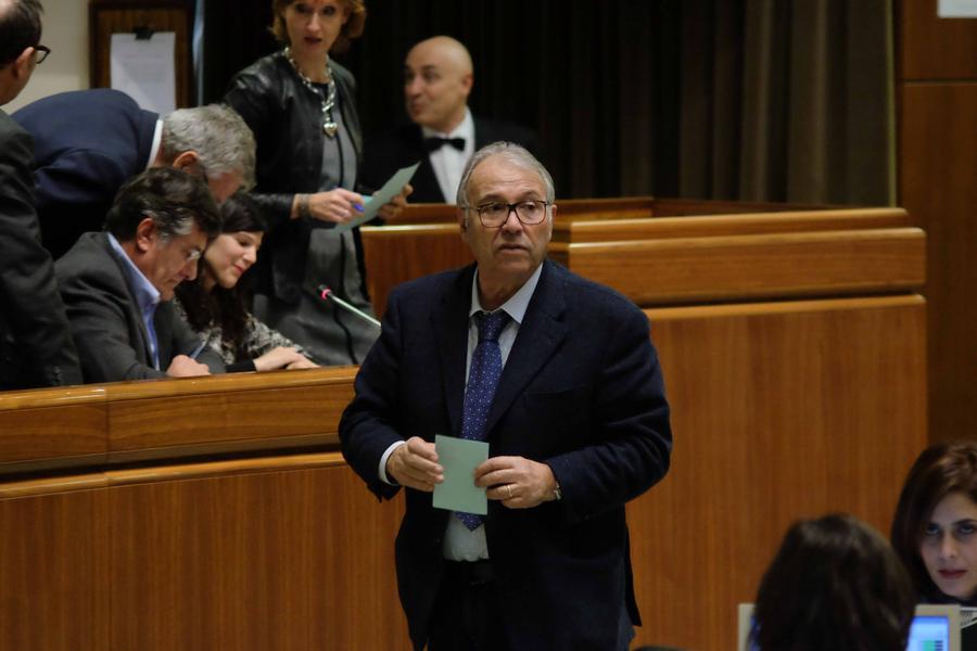 
	Giorgio Oppi in consiglio regionale

