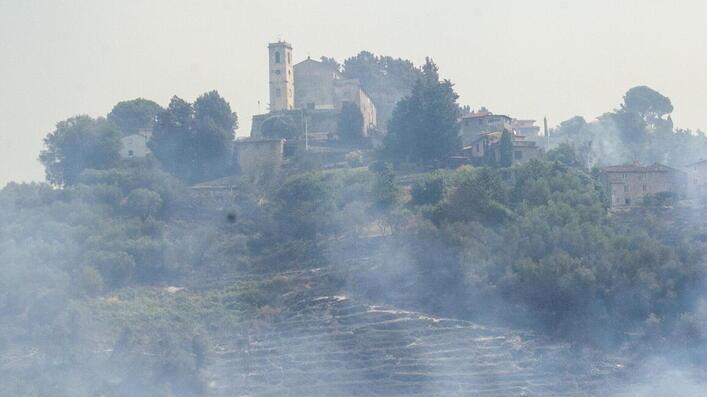 Il fuoco non incenerirà la nostra Storia, le colline della Versilia torneranno alla vita