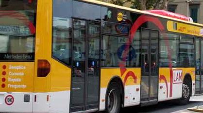 Un autobus in una foto d'archivio