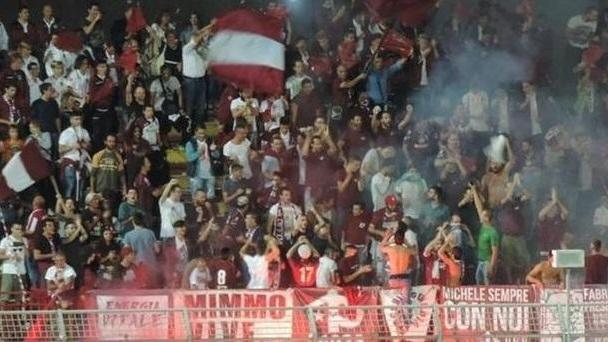 I tifosi del Pontedera sono pronti a incitare la squadra durante la presentazione di mercoledì 27 luglio 