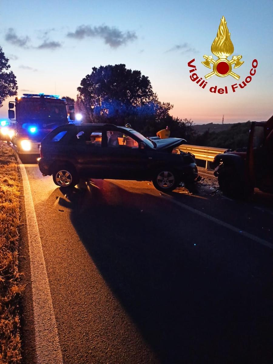 Scontro fra 2 auto all’uscita di Badesi: una persona ferita