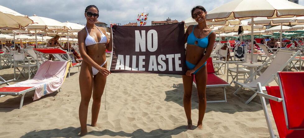 Con la nuova legge sulla concorrenza oltre 400 spiagge della Versilia andranno all'asta: gli imprenditori promettono battaglia