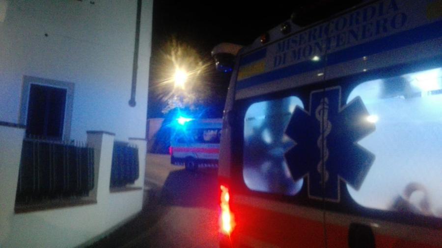 Via di Quercianella, scontro tra auto e scooter: soccorse mamma e figlia