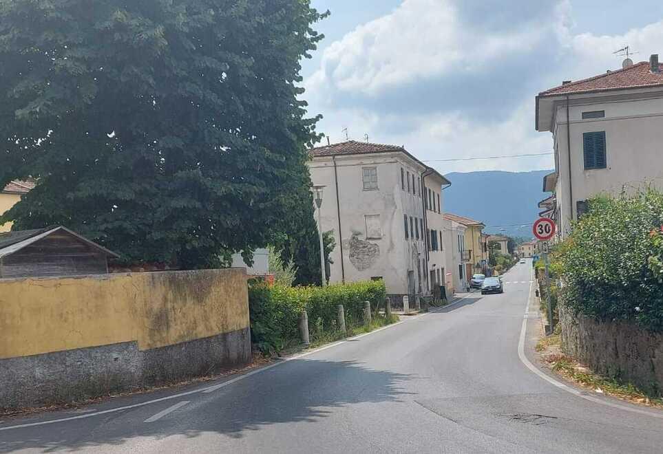 Lucca, via delle Gavine tra incidenti e polemiche: scatta la protesta