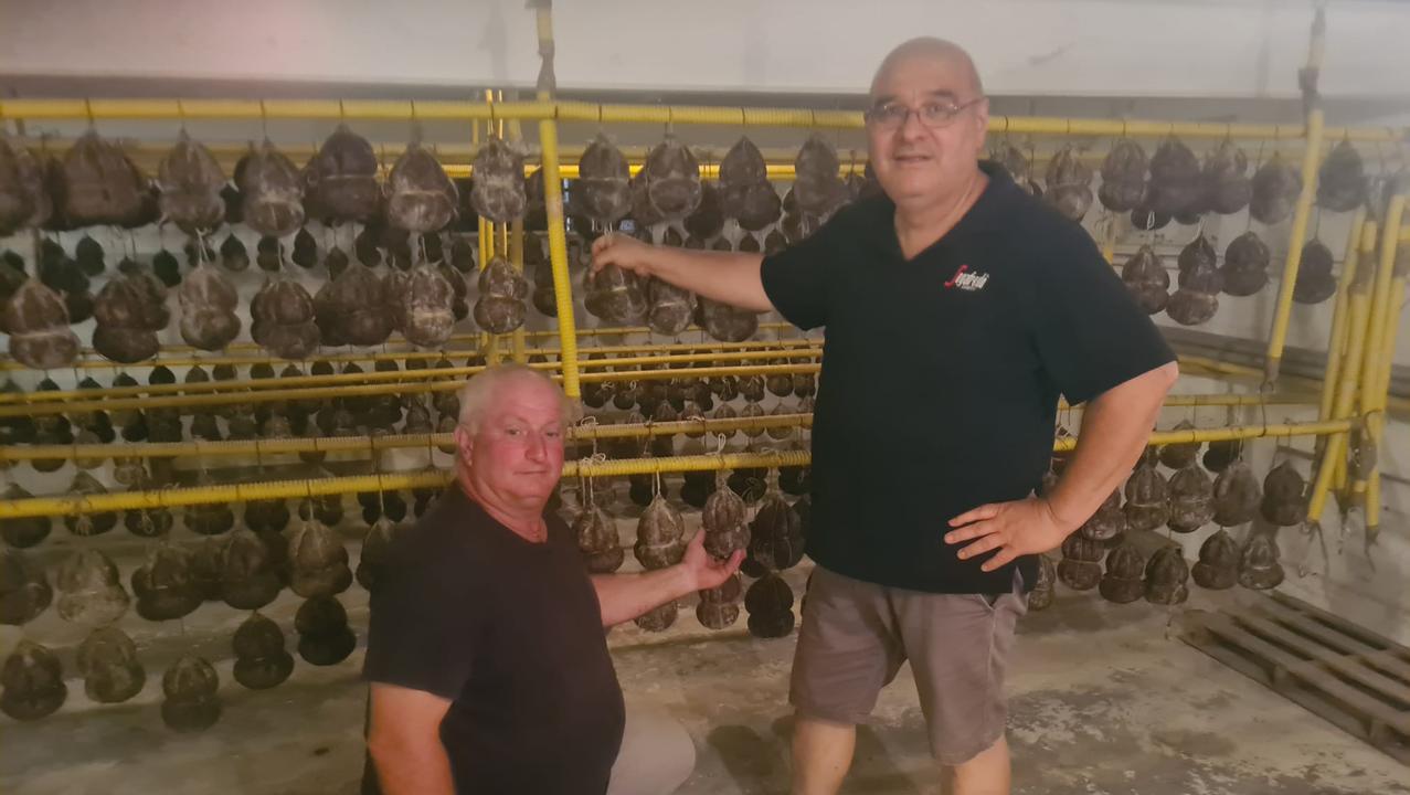 Col caldo suda anche la salamina: nel caveau si protegge l’insaccato