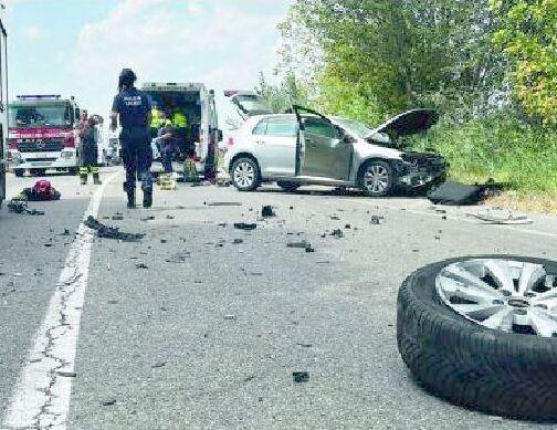 Schianto in auto: ferito 30enne: «Stavo messaggiando a mia madre» 