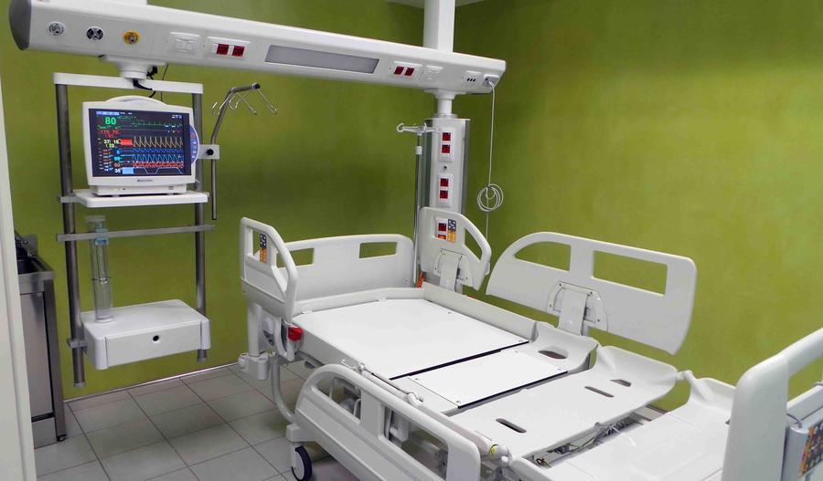 Ospedali di Prato e Empoli: nei reparti tagliati 122 posti letto, manca il personale