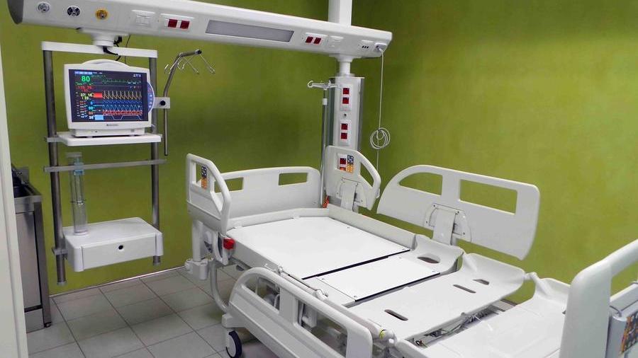 Ospedali di Prato e Empoli: nei reparti tagliati 122 posti letto, manca il personale