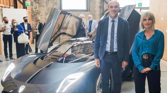 
	Il sindaco di Reggio Emilia Luca Vecchi e la managing director di Silk Faw Katia Bassi

