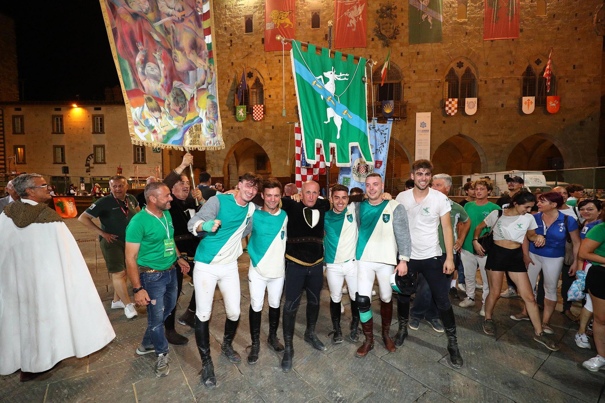 La grande festa del Cervo Bianco: «In scuderia fino alle 5 di mattina» 