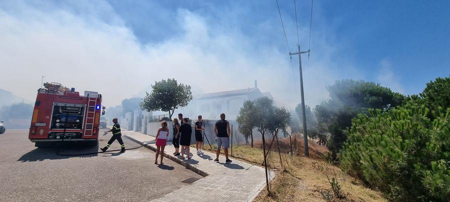 
	L'incendio a Citt&agrave; Nuova (foto Massimo Locci)

