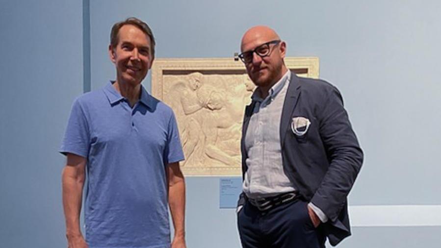 Jeff Koons in visita a Palazzo Strozzi per la mostra su Donatello