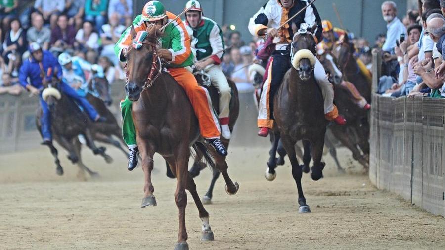 Giovanni Atzeni "Tittia" vince il Palio del 2015 con i colori della Selva