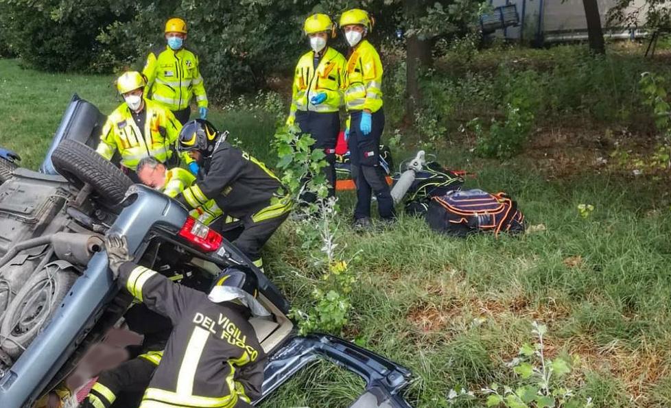 Incidente a Nonantola. Guida la badante e finiscono nel fosso 
