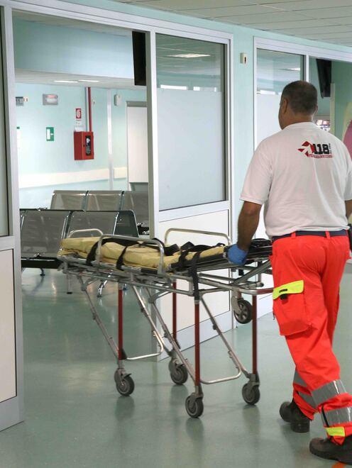 Ferrara, pazienti fermi al pronto soccorso: l’ospedale rimodula piccole operazioni 