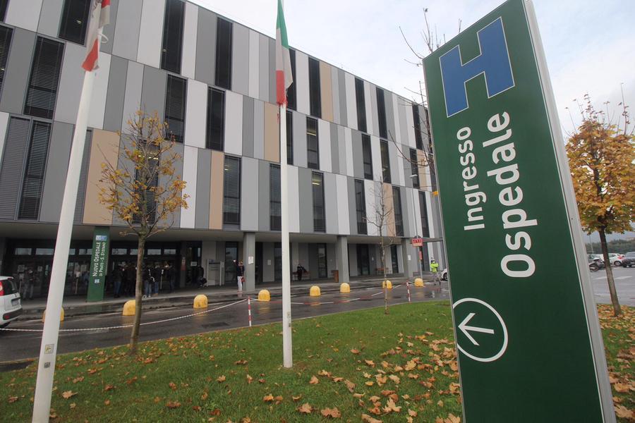 Caos al pronto soccorso di Prato. L’Asl: “Riaprono 22 posti letto”