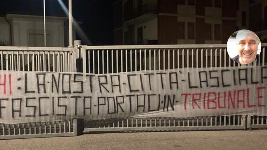 
	Lo striscione all'esterno dello stadio di Livorno e, nel riquadro, Bandecchi

