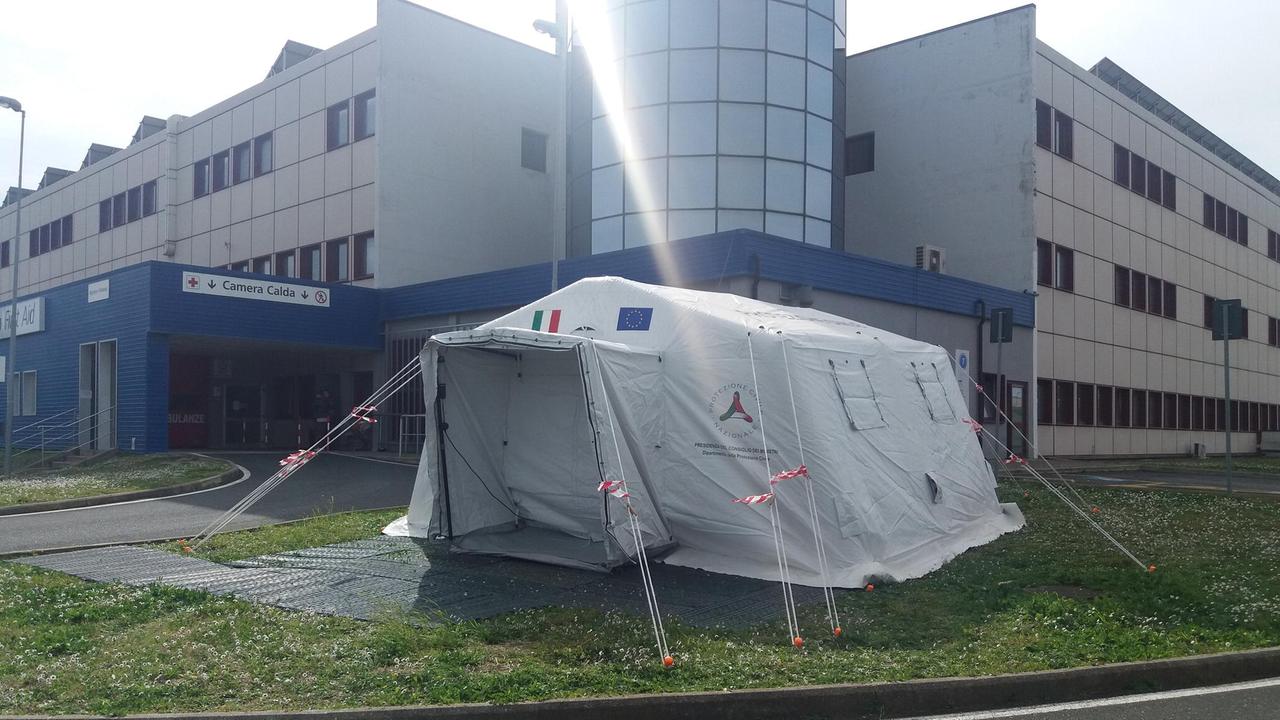Caldo in corsia all’ospedale di Cecina, sale la protesta tra i lavoratori