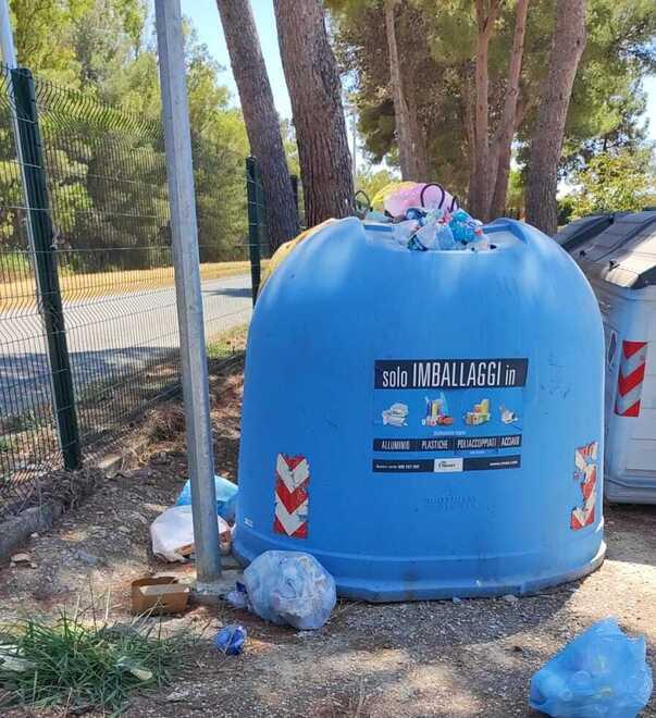 Rifiuti davanti ai turisti La protesta dei villaggi