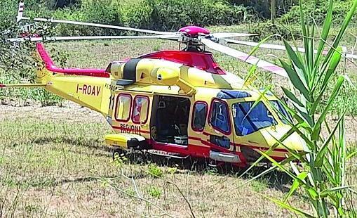 Malore a bordo piscina per un 18enne
