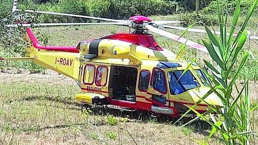 Malore a bordo piscina per un 18enne