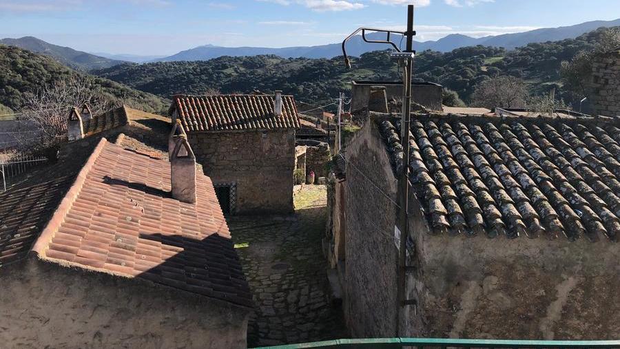 Uno scorcio di Lollove, la suggestiva frazione di Nuoro (foto Massimo Locci)