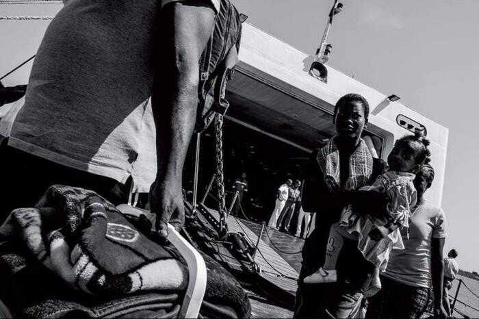 Anime migranti, foto-libro sugli sbarchi in Sardegna