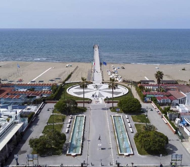 Forte dei Marmi, non si trovano agenti e steward: naufraga il progetto sicurezza in spiaggia 