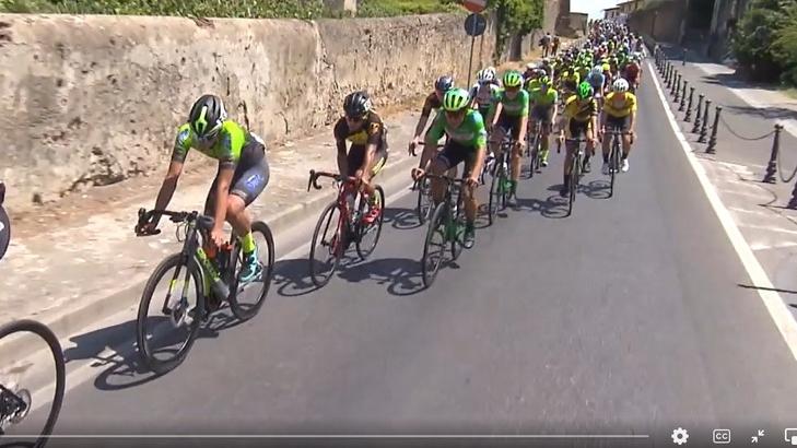 Una gara di ciclismo juniores