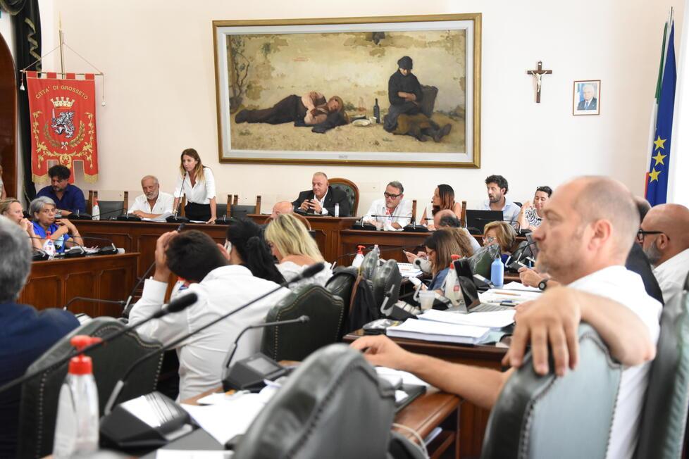 Un momento della movimentata seduta del consiglio comunale di ieri (foto Agenzia Bf)
