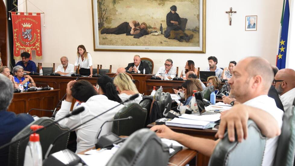 Un momento della movimentata seduta del consiglio comunale di ieri (foto Agenzia Bf)