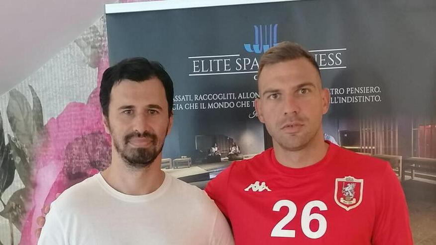L'attaccante serbo classe 1991 Aleksic Bojan con il ds Quistelli