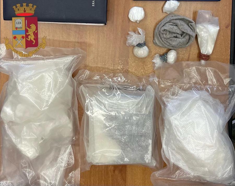 Cinese arrestata a Cagliari: in casa 1 chilo di cocaina