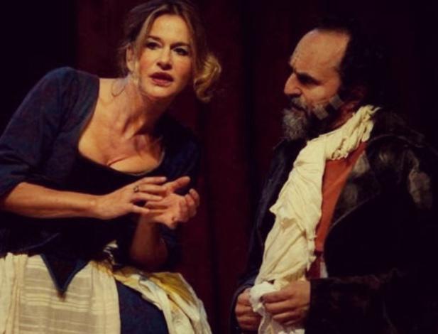 La compagnia di Buscemi: «Spettacolo cancellato a Casiglioncello, noi discriminati». L’organizzatore: «Nessun accordo»