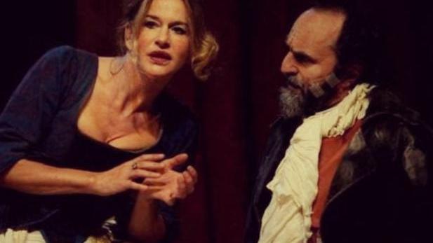 La compagnia di Buscemi: «Spettacolo cancellato a Casiglioncello, noi discriminati». L’organizzatore: «Nessun accordo»