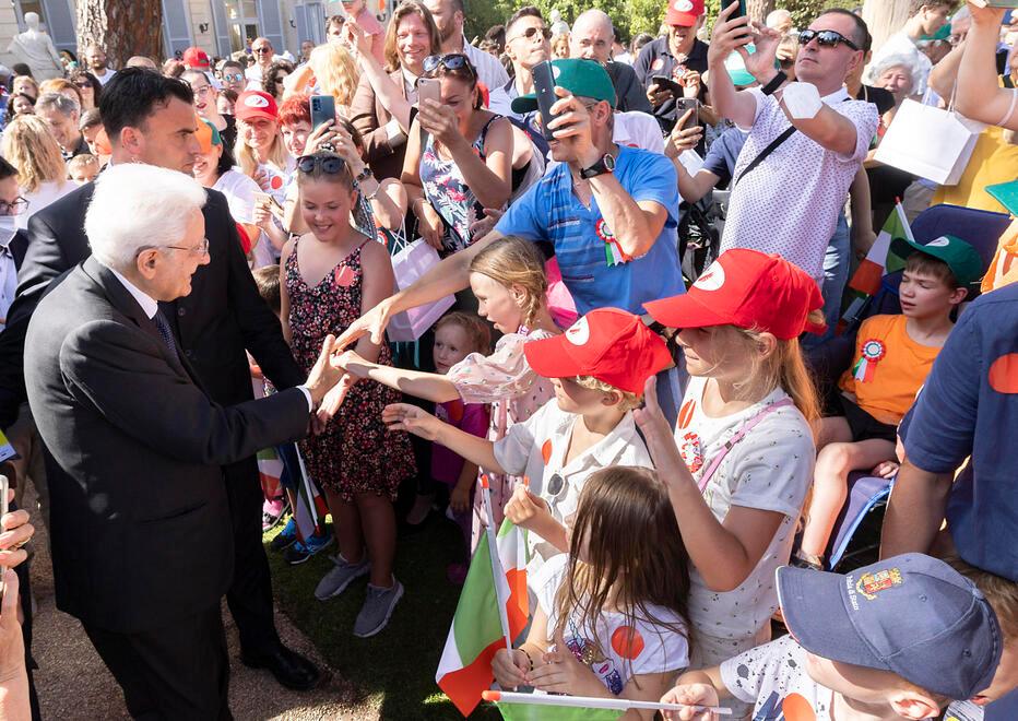 Gli alunni scrivono a Mattarella «Faccia restare il nostro prof»