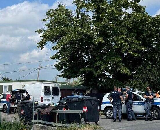 Mirandola. Arriva lo sgombero del campo nomadi Furia Pd: «Dopo a chi toccherà?» 