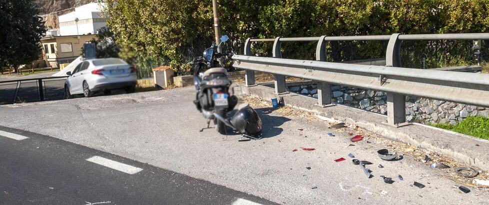 Pietrasanta, schianto con lo scooter a Montiscendi: migliorano le condizioni della donna ferita 