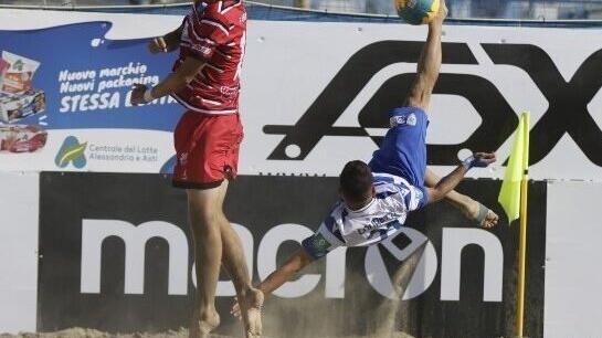 Beach soccer, il Viareggio cala il poker e vola alle semifinali
