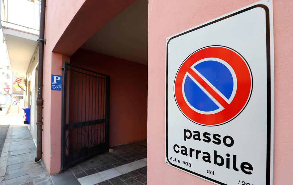 Pistoia, passi carrabili meno costosi: la Provincia cambia rotta
