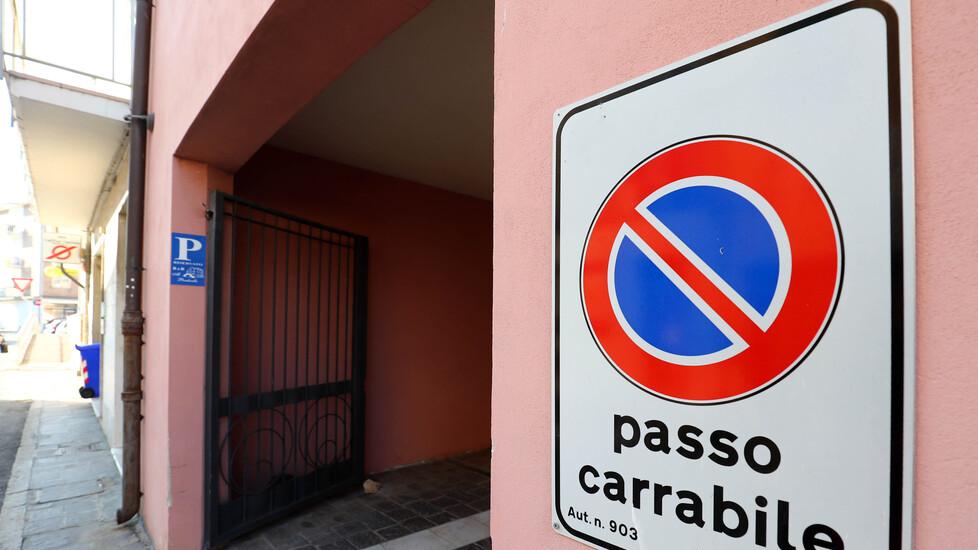 Pistoia, passi carrabili meno costosi: la Provincia cambia rotta